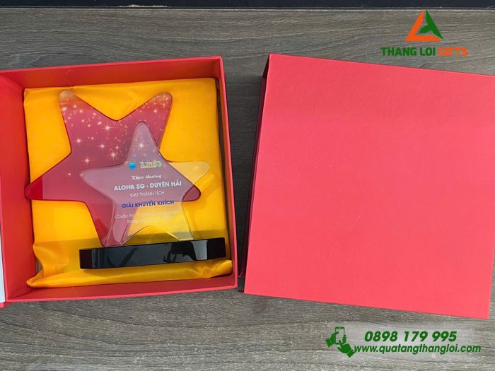 Cup Pha Lê Dạng Ngôi Sao - In Logo Trung Tâm Ngoại Ngữ ALOHA Sài Gòn