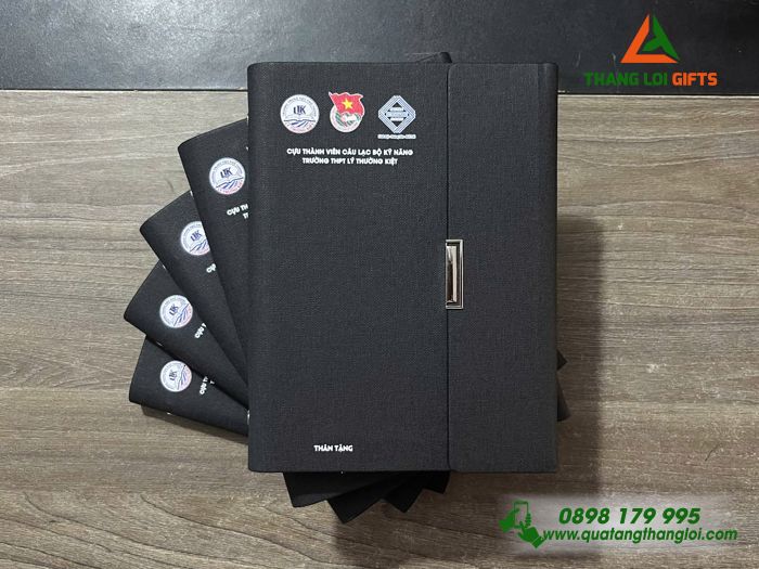 Sổ Da Bìa Còng Gập 3 Màu Đen - In Logo Trường THPT Lý Thường Kiệt