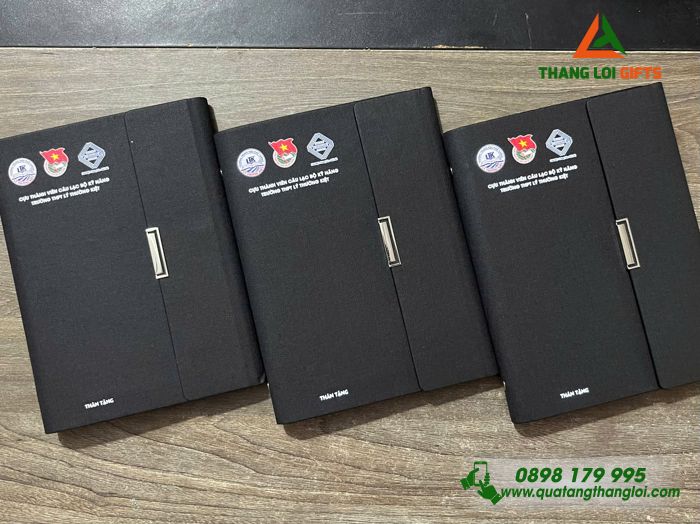 Sổ Da Bìa Còng Gập 3 Màu Đen - In Logo Trường THPT Lý Thường Kiệt