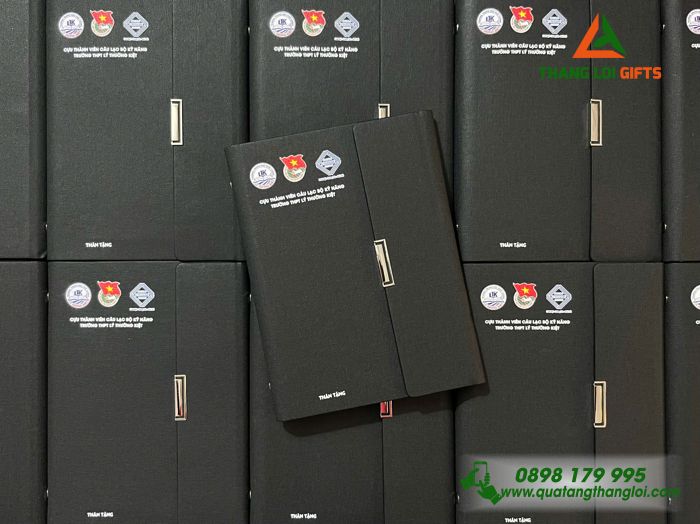 Sổ Da Bìa Còng Gập 3 Màu Đen - In Logo Trường THPT Lý Thường Kiệt