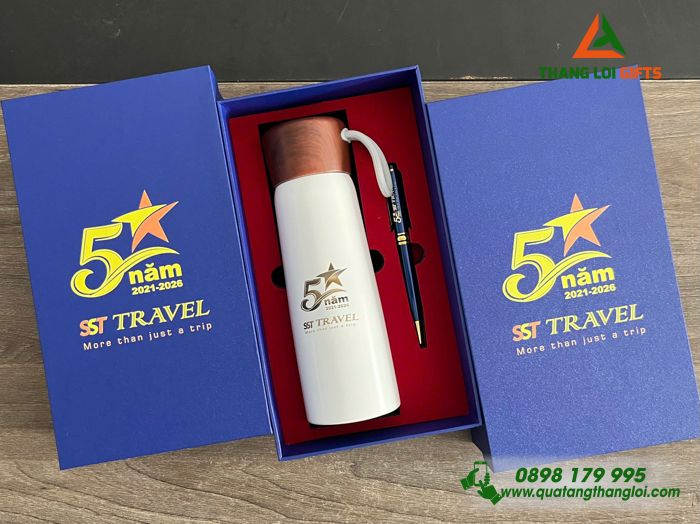 Bộ Quà Tặng (Bình & Bút) - In Khắc Logo Kỷ Niệm 5 Năm Doanh Nghiệp SST TRAVEL