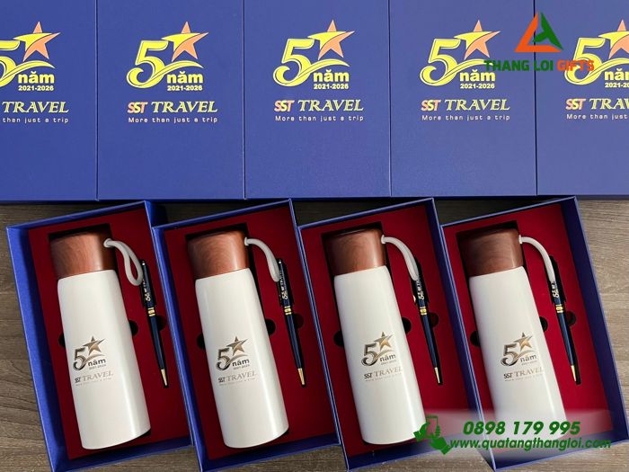 Bộ Quà Tặng (Bình & Bút) - In Khắc Logo Kỷ Niệm 5 Năm Doanh Nghiệp SST TRAVEL