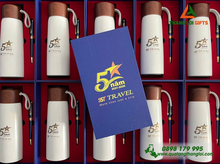 Bộ Quà Tặng (Bình & Bút) - In Khắc Logo Kỷ Niệm 5 Năm Doanh Nghiệp SST TRAVEL