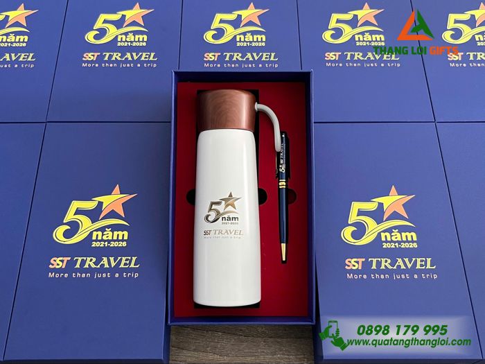 Bộ Quà Tặng (Bình & Bút) - In Khắc Logo Kỷ Niệm 5 Năm Doanh Nghiệp SST TRAVEL