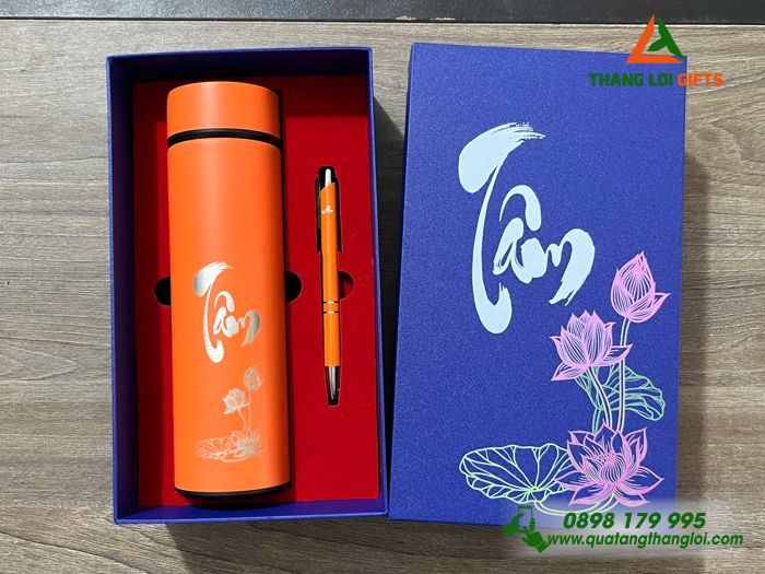 Combo Quà Tặng (Bình & Bút) Màu Cam - In Khắc Chữ Tài - Lộc - Đức - Tâm - Nhẫn
