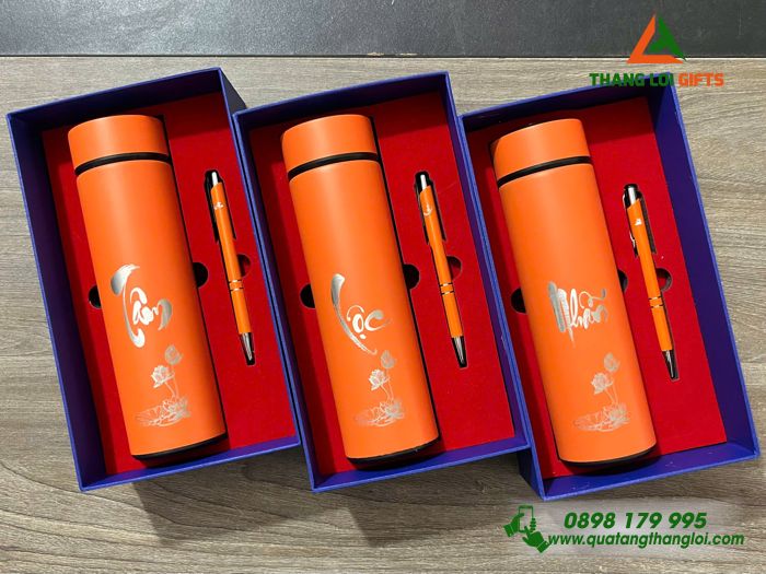 Combo Quà Tặng (Bình & Bút) Màu Cam - In Khắc Chữ Tài - Lộc - Đức - Tâm - Nhẫn