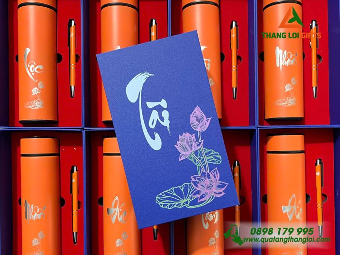 Combo Quà Tặng (Bình & Bút) Màu Cam - In Khắc Chữ Tài - Lộc - Đức - Tâm - Nhẫn