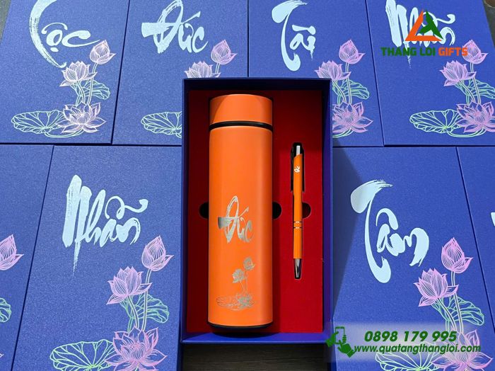 Combo Quà Tặng (Bình & Bút) Màu Cam - In Khắc Chữ Tài - Lộc - Đức - Tâm - Nhẫn