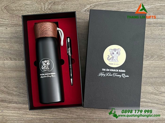 Bộ Quà Tặng (Bình & Bút) Màu Đen - In Khắc Logo Tiệm Caffe Tiger