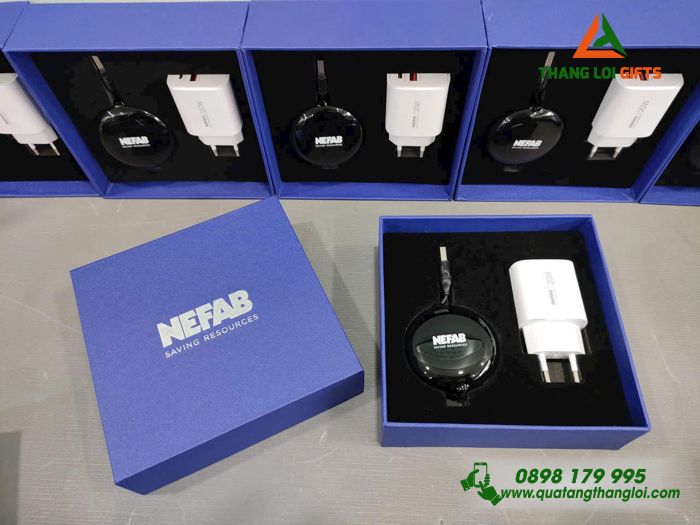 Bộ Quà Tặng (Cáp Sạc & Củ Sạc) - In Logo NEFAB Saving Resources