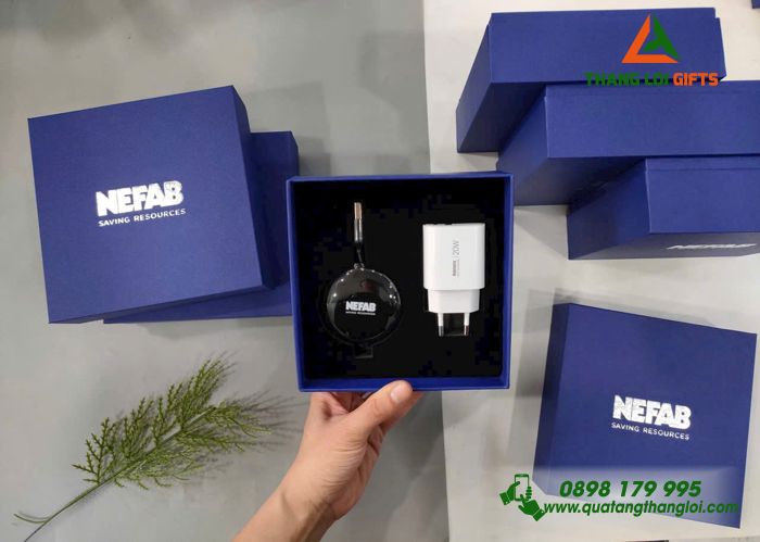 Bộ Quà Tặng (Cáp Sạc & Củ Sạc) - In Logo NEFAB Saving Resources