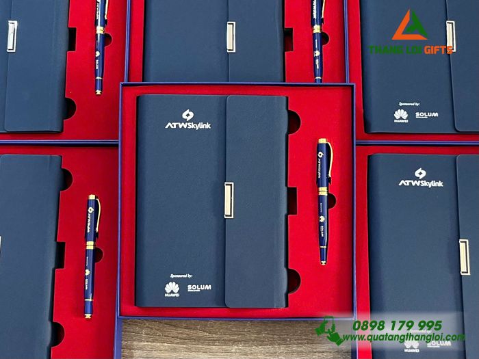Combo Quà Tặng (Sổ & Bút) Màu Xanh - In Khắc Logo Doanh Nghiệp HUAWEI