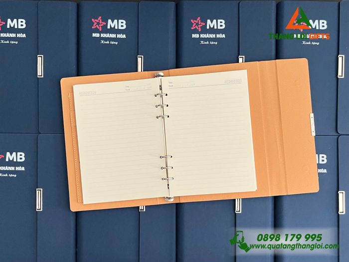 Sổ Da Bìa Còng Gập 3 Màu Xanh - In Logo Ngân Hàng MB Bank