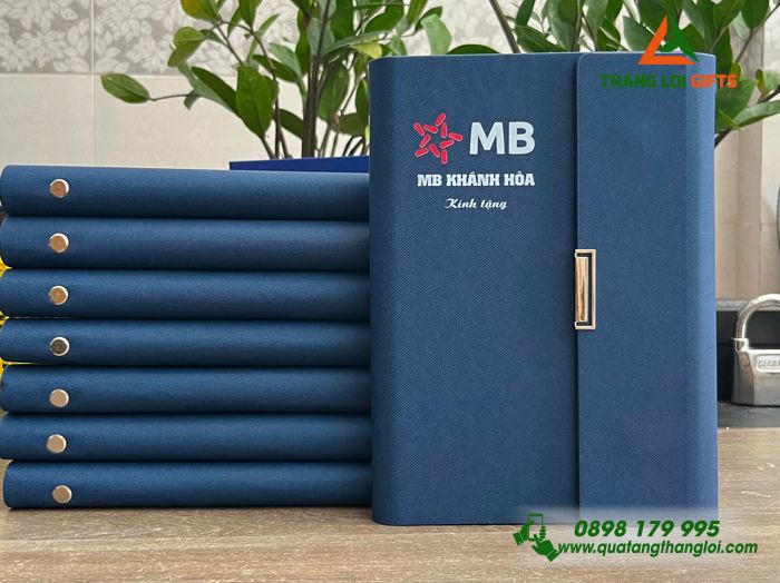 Sổ Da Bìa Còng Gập 3 Màu Xanh - In Logo Ngân Hàng MB Bank