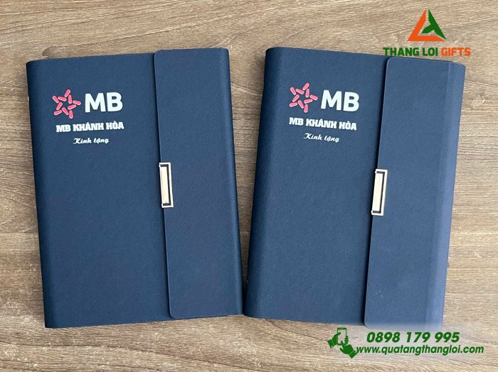Sổ Da Bìa Còng Gập 3 Màu Xanh - In Logo Ngân Hàng MB Bank