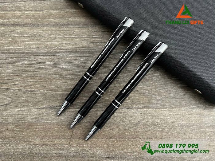Bút Bi Kim Loại Bấm Màu Đen - Khắc Nội Dung Kỷ Niệm 30 Năm Trường THCS Trần Quý Cáp