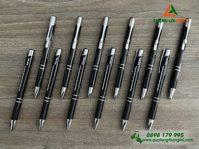 Bút Bi Kim Loại Bấm Màu Đen - Khắc Nội Dung Kỷ Niệm 30 Năm Trường THCS Trần Quý Cáp