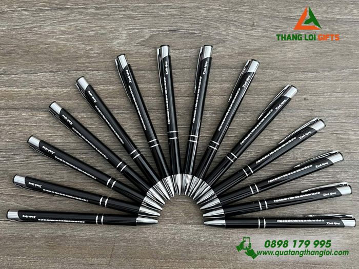 Bút Bi Kim Loại Bấm Màu Đen - Khắc Nội Dung Kỷ Niệm 30 Năm Trường THCS Trần Quý Cáp