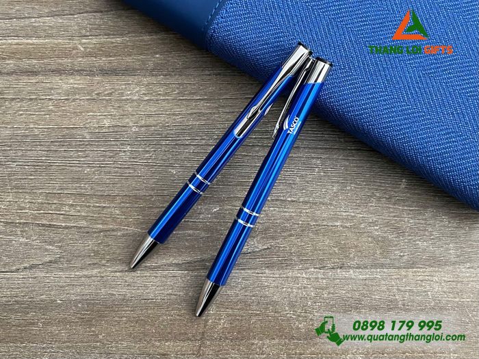 Bút Bi Kim Loại Bấm Màu Xanh - Khắc Logo Công Ty Bảo Hiểm Tasco Insurance