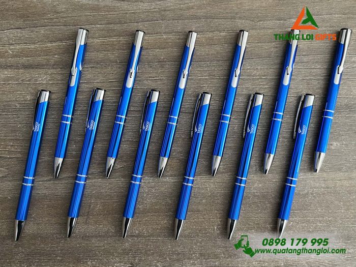 Bút Bi Kim Loại Bấm Màu Xanh - Khắc Logo Công Ty Bảo Hiểm Tasco Insurance