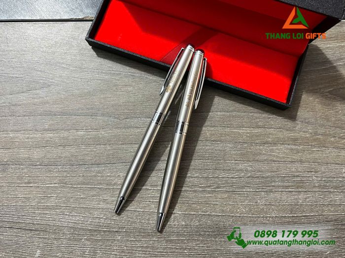Bút Ký Kim Loại Xoay - Khắc Logo Bệnh Viện Hoàn Mỹ Đà Nẵng