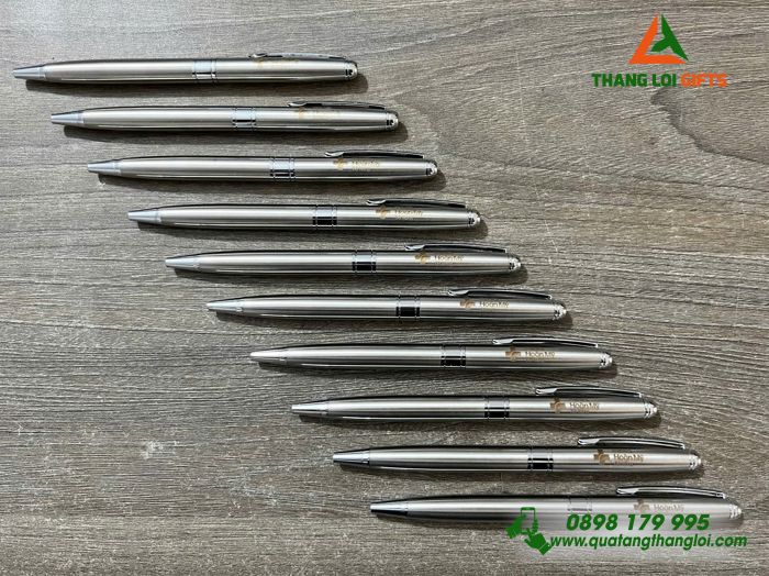 Bút Ký Kim Loại Xoay - Khắc Logo Bệnh Viện Hoàn Mỹ Đà Nẵng
