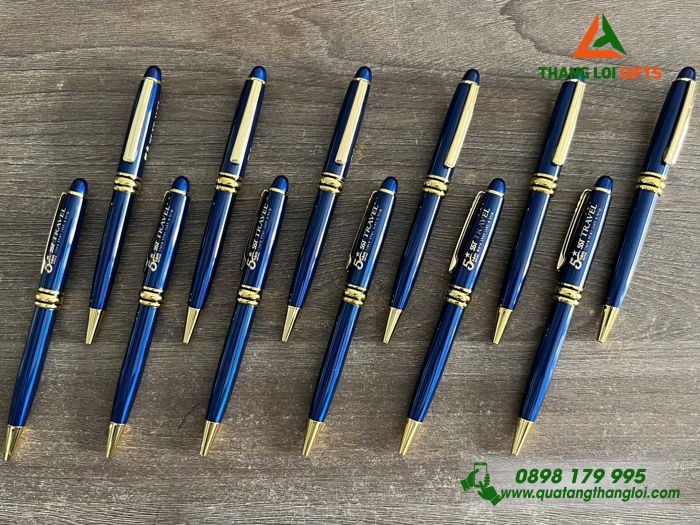 Bút Ký Kim Loại Xoay Màu Xanh Khoen Vàng - Khắc Logo 5 Năm Doanh Nghiệp SST TRAVEL
