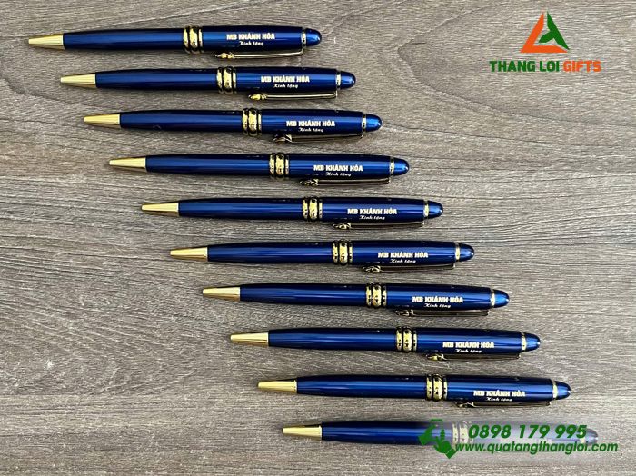 Bút Ký Kim Loại Xoay Màu Xanh Khoen Vàng - Khắc Logo Ngân Hàng MB Bank Khánh Hòa