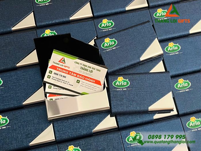 Hộp Đựng Namecard Vát Cạnh Màu Xanh - In Logo Doanh Nghiệp Arla 