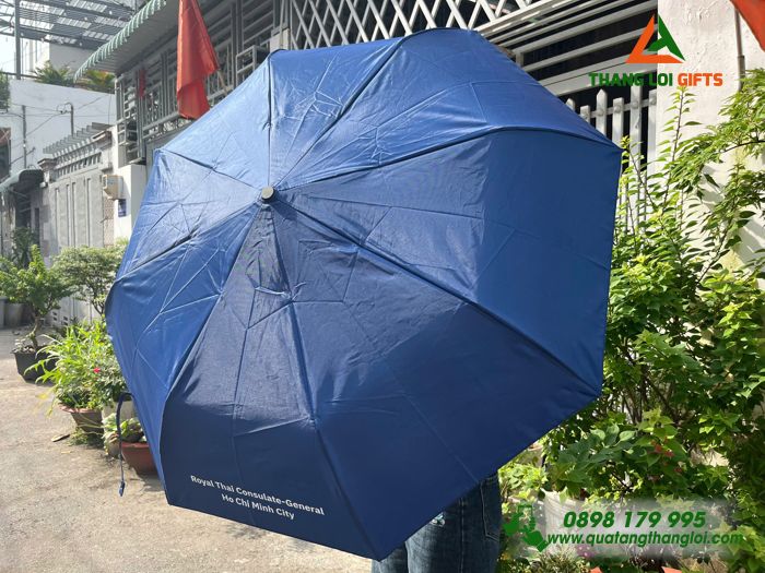 Ô Dù Cầm Tay Gập 3 Màu Xanh Đậm - In Logo Tổng Lãnh Sự Quán Thái Lan Tại TP.HCM