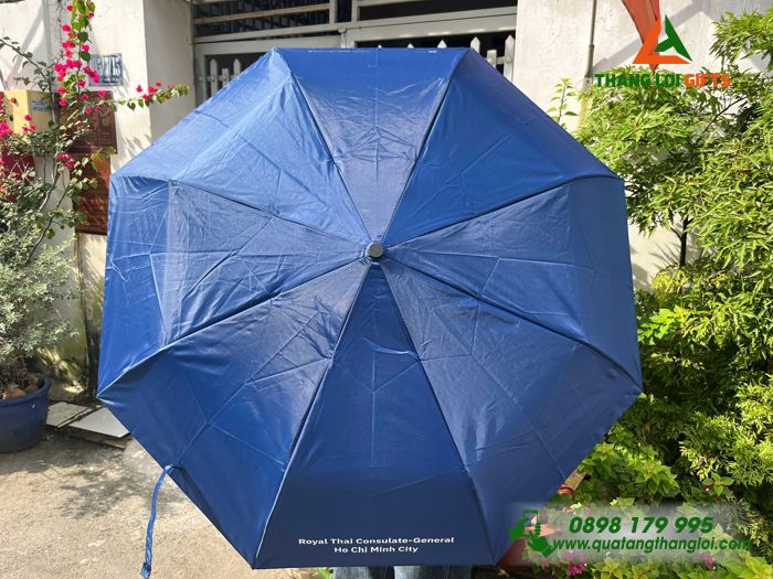 Ô Dù Cầm Tay Gập 3 Màu Xanh Đậm - In Logo Tổng Lãnh Sự Quán Thái Lan Tại TP.HCM
