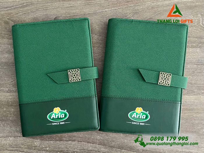 Sổ Da Bìa Còng Màu Xanh Lá - In Logo Doanh Nghiệp Arla
