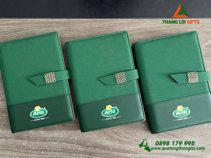 Sổ Da Bìa Còng Màu Xanh Lá - In Logo Doanh Nghiệp Arla