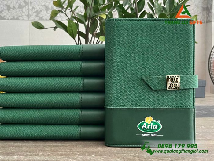 Sổ Da Bìa Còng Màu Xanh Lá - In Logo Doanh Nghiệp Arla