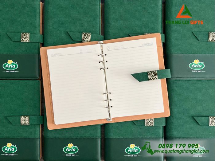 Sổ Da Bìa Còng Màu Xanh Lá - In Logo Doanh Nghiệp Arla