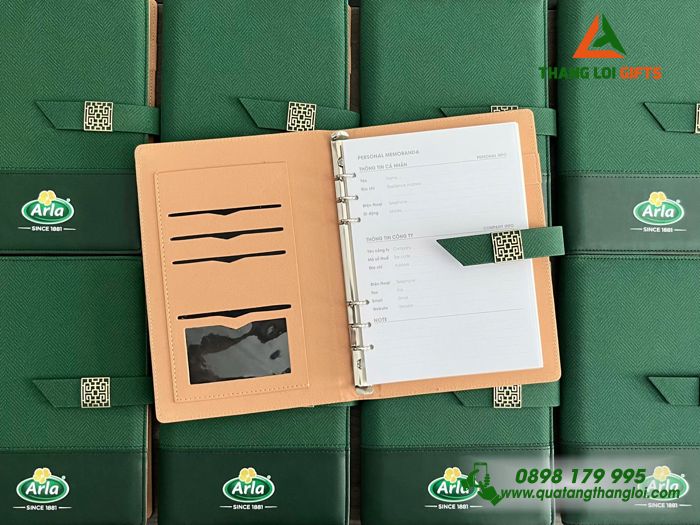 Sổ Da Bìa Còng Màu Xanh Lá - In Logo Doanh Nghiệp Arla
