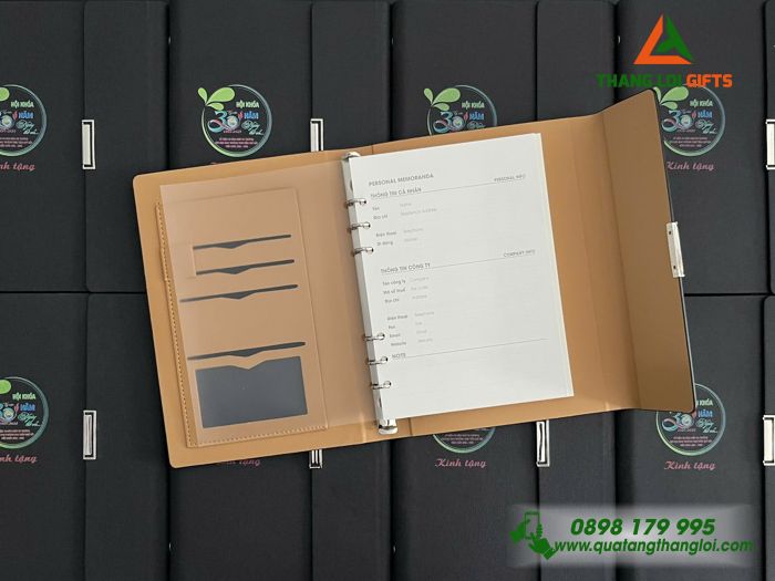 Sổ Da Bìa Còng Gập 3 Màu Đen - In Logo Kỷ Niệm 30 Năm Trường THCS Trần Quý Cáp