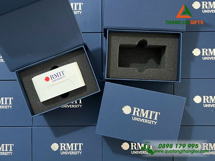 Adapter Du Lịch Nhiều Đầu - In Logo Trường Đại Học RMIT Làm Quà Tặng