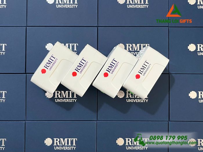Adapter Du Lịch Nhiều Đầu - In Logo Trường Đại Học RMIT Làm Quà Tặng