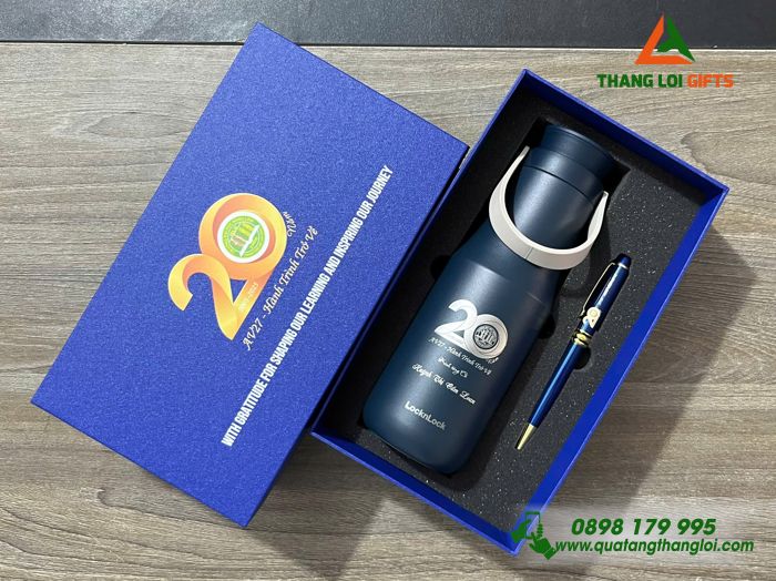 Bộ Quà Tặng (Bình Lock & Bút) Màu Xanh - In Khắc Logo 20 Năm Trường Đại Học Nông Lâm