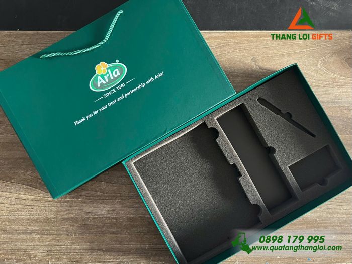 Giftset Cao Cấp (Sổ+ Bình+ Bút+ Namecard) Màu Xanh Lá - In Logo Doanh Nghiệp Arla
