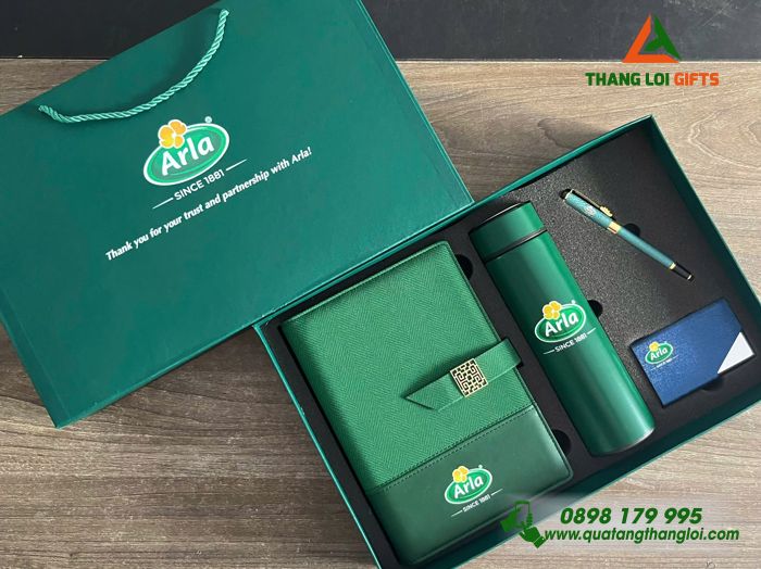 Giftset Cao Cấp (Sổ+ Bình+ Bút+ Namecard) Màu Xanh Lá - In Logo Doanh Nghiệp Arla
