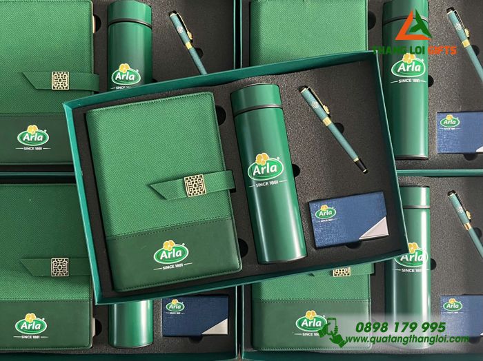 Giftset Cao Cấp (Sổ+ Bình+ Bút+ Namecard) Màu Xanh Lá - In Logo Doanh Nghiệp Arla