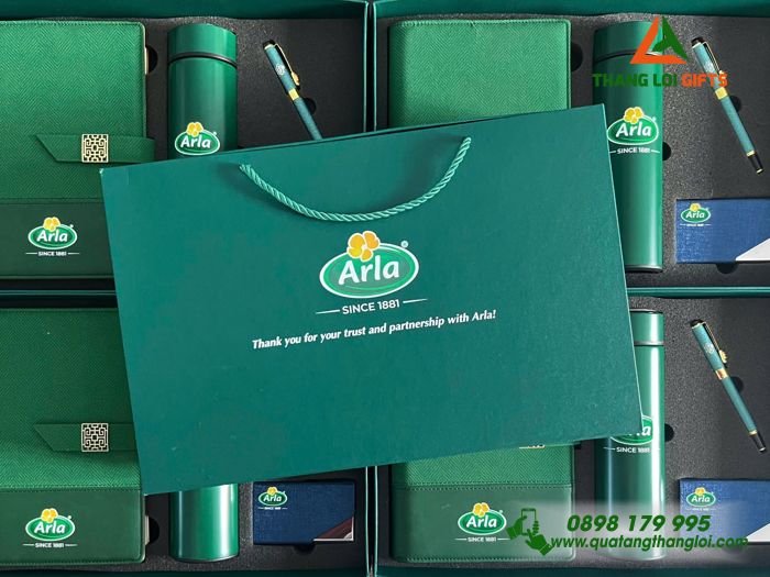 Giftset Cao Cấp (Sổ+ Bình+ Bút+ Namecard) Màu Xanh Lá - In Logo Doanh Nghiệp Arla
