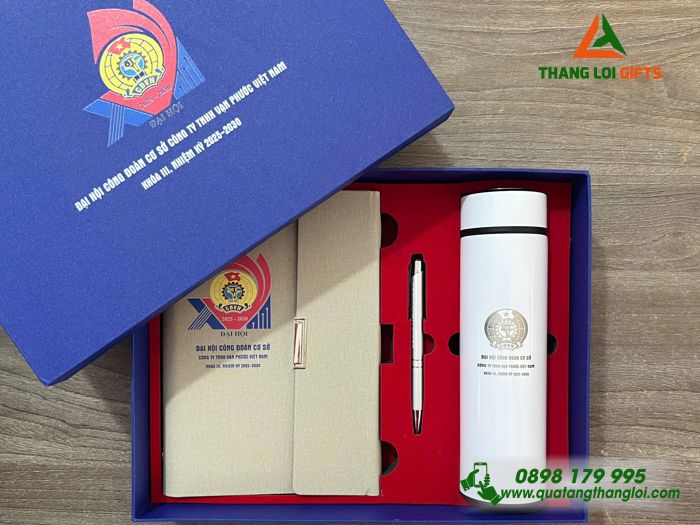 Bộ Quà Tặng (Sổ+ Bình+ Bút) Màu Trắng - In Khắc Logo Đại Hội Công Đoàn Doanh Nghiệp Vạn Phước