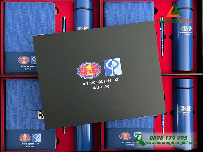 Set Quà Tặng (Sổ+ Bình+ Bút) Màu Xanh - In khắc Logo Trường Đại Học KHXH-NV Tp.HCM