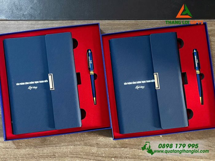 Bộ Quà Tặng (Sổ & Bút) Màu Xanh - In Khắc Tên Văn Phòng Công Chứng Trịnh Thanh Điền