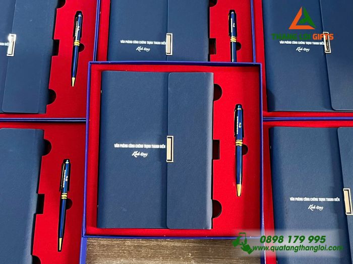 Bộ Quà Tặng (Sổ & Bút) Màu Xanh - In Khắc Tên Văn Phòng Công Chứng Trịnh Thanh Điền