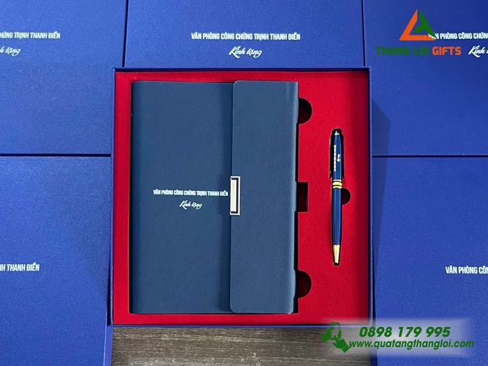 Bộ Quà Tặng (Sổ & Bút) Màu Xanh - In Khắc Tên Văn Phòng Công Chứng Trịnh Thanh Điền