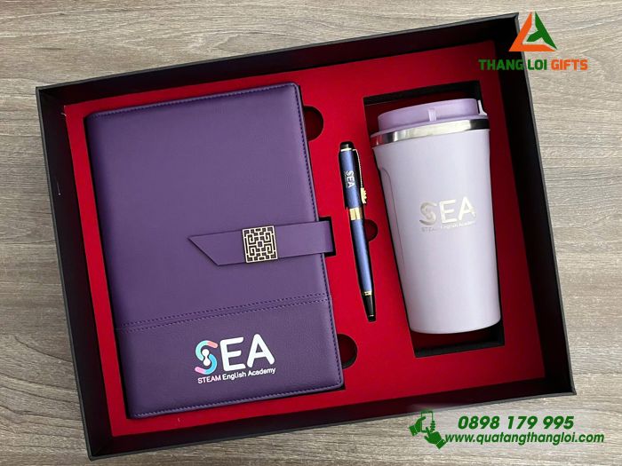Set Quà Tặng (Sổ+ Ly+ Bút) Màu Tím - In Khắc Logo Trung Tâm Anh Ngữ SEA